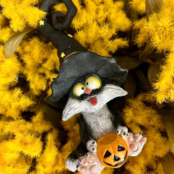 Halloween Cat Figurine with Pumpkin - Picture 1 of 5